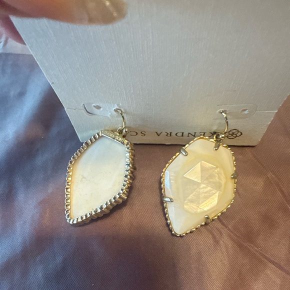 Vintage Kendra Scott Iridescent White MOP Corley Earrings - Picture 7 of 9